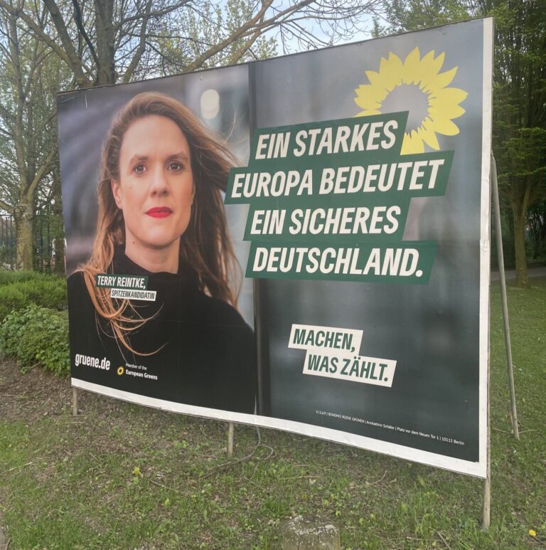 Großflächenplakate zu früh aufgestellt